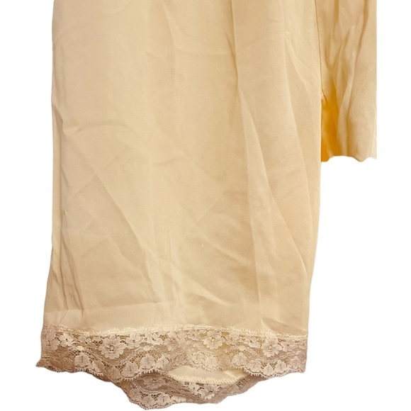 VASSARETTE Vintage Sleep Shorts Yellow Lace Trim Size (6) Small - Picture 3 of 5